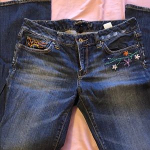 Lucky brand embroidered jeans 👖 hippy boho vibes